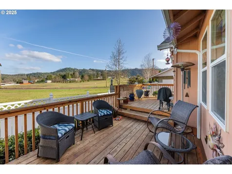 401 Sunnyside Drive Winston OR 97496