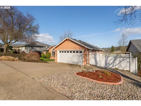 401 Sunnyside Drive Winston OR 97496