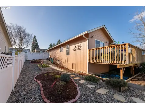 401 Sunnyside Drive Winston OR 97496