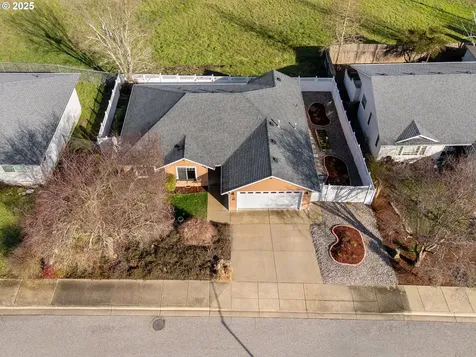 401 Sunnyside Drive Winston OR 97496