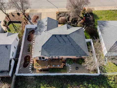 401 Sunnyside Drive Winston OR 97496