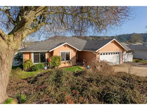 401 Sunnyside Drive Winston OR 97496
