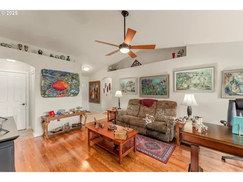 401 Sunnyside Drive Winston OR 97496
