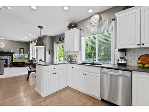 8775 SW Comanche Way Tualatin OR 97062