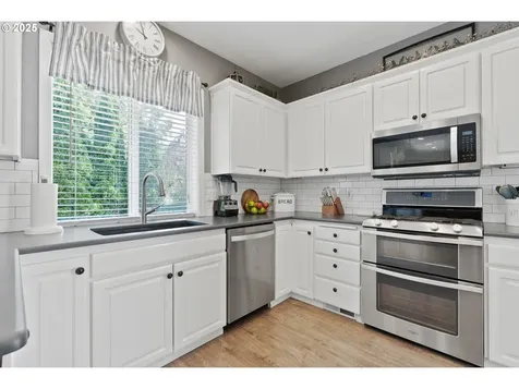 8775 SW Comanche Way Tualatin OR 97062