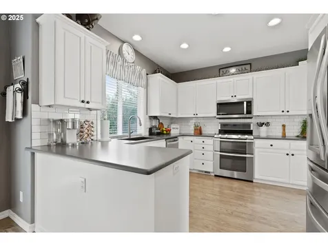 8775 SW Comanche Way Tualatin OR 97062