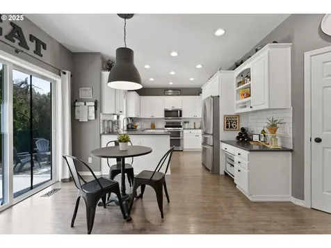 8775 SW Comanche Way Tualatin OR 97062