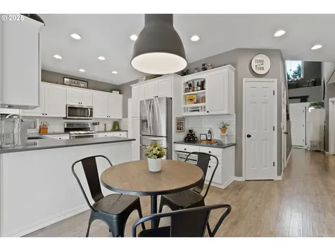 8775 SW Comanche Way Tualatin OR 97062