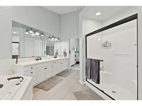 8775 SW Comanche Way Tualatin OR 97062