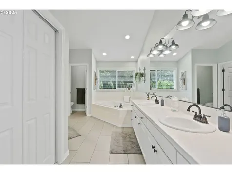 8775 SW Comanche Way Tualatin OR 97062