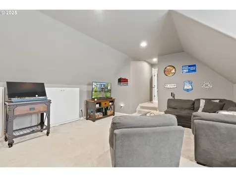 8775 SW Comanche Way Tualatin OR 97062