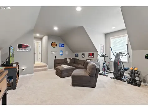 8775 SW Comanche Way Tualatin OR 97062