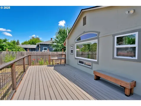 157 E Elmore Street Lebanon OR 97355