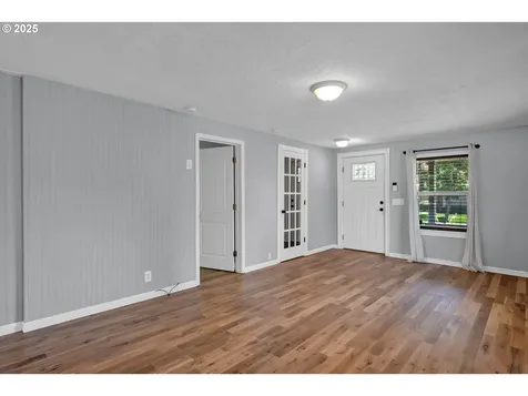 157 E Elmore Street Lebanon OR 97355