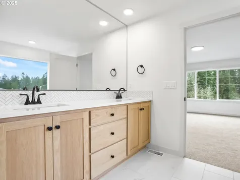 403 W 19th Street La Center WA 98629