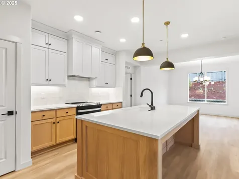 403 W 19th Street La Center WA 98629