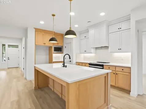 403 W 19th Street La Center WA 98629