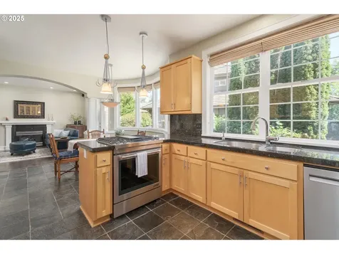 2808 Edgewater Drive Eugene OR 97401