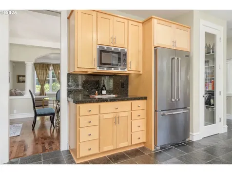 2808 Edgewater Drive Eugene OR 97401