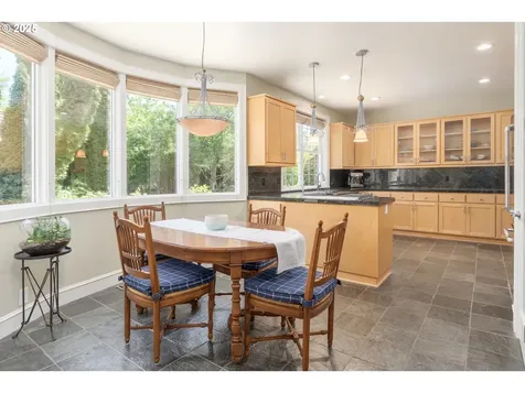 2808 Edgewater Drive Eugene OR 97401