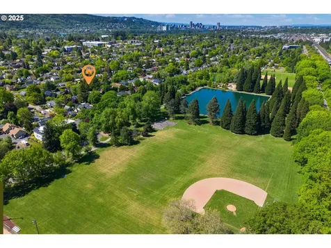 7724 SE 21st Avenue Portland OR 97202