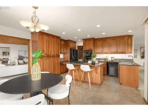 2369 Palisades Crest Drive Lake Oswego OR 97034
