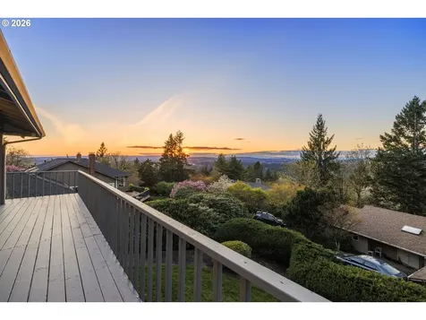 2369 Palisades Crest Drive Lake Oswego OR 97034
