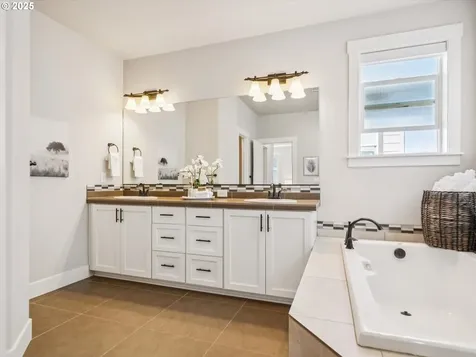 16841 SW Snowdale Street Beaverton OR 97007
