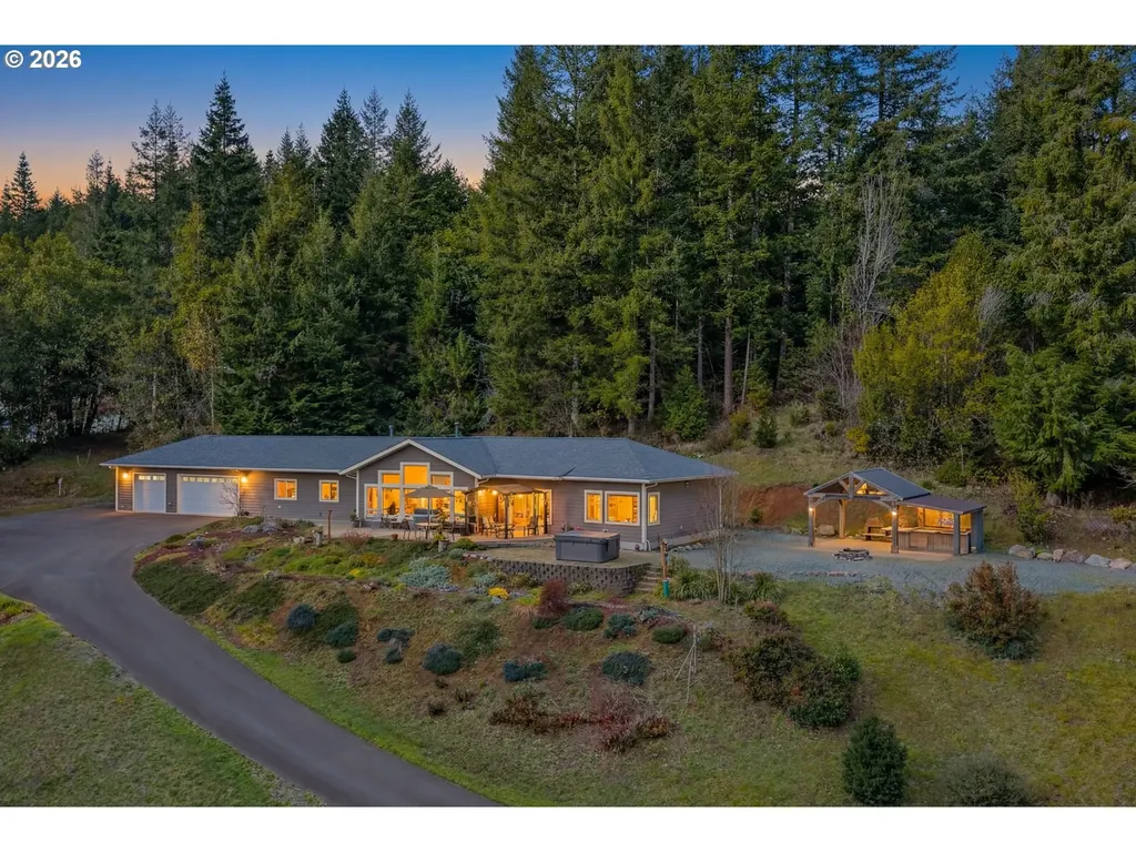 1561 N Laurel Street Coquille OR 97423