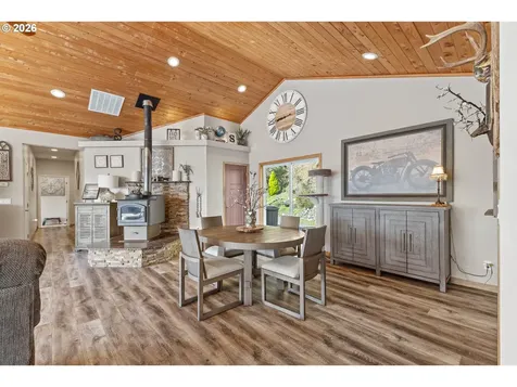 1561 N Laurel Street Coquille OR 97423