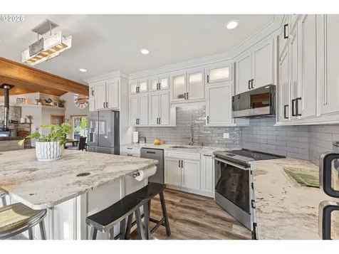 1561 N Laurel Street Coquille OR 97423