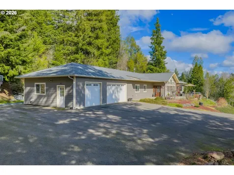 1561 N Laurel Street Coquille OR 97423