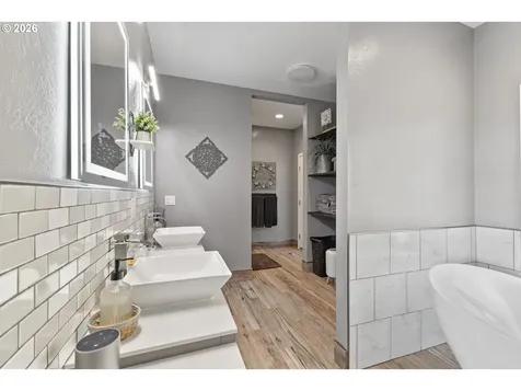1561 N Laurel Street Coquille OR 97423