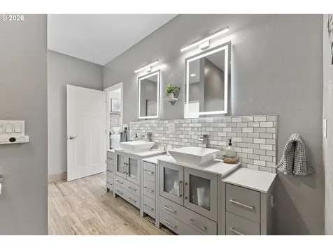 1561 N Laurel Street Coquille OR 97423
