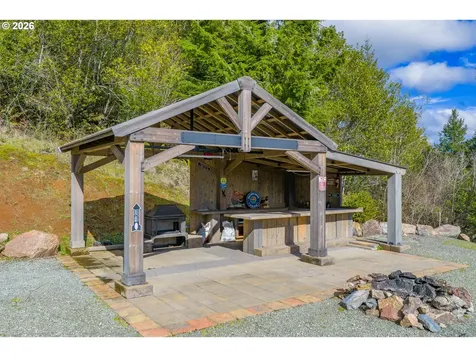 1561 N Laurel Street Coquille OR 97423