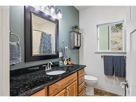 1561 N Laurel Street Coquille OR 97423