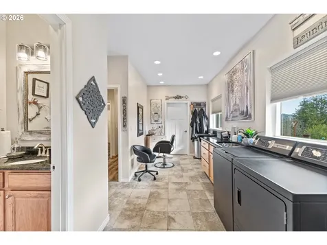 1561 N Laurel Street Coquille OR 97423