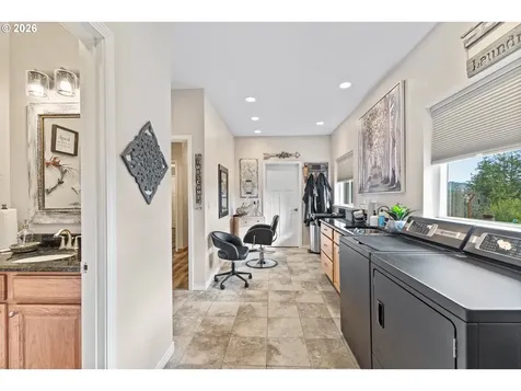 1561 N Laurel Street Coquille OR 97423