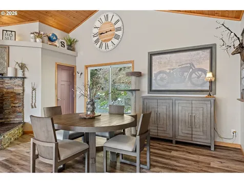 1561 N Laurel Street Coquille OR 97423