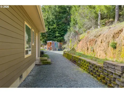 1561 N Laurel Street Coquille OR 97423