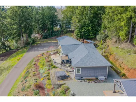 1561 N Laurel Street Coquille OR 97423
