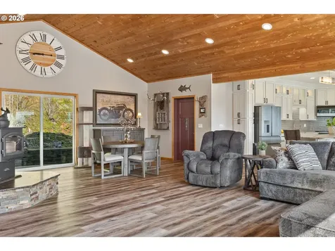 1561 N Laurel Street Coquille OR 97423