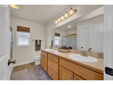 5524 King Arthur Court Eugene OR 97402