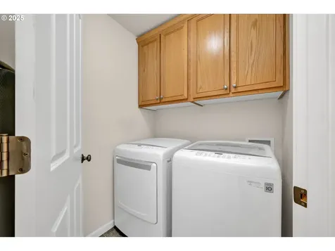 5524 King Arthur Court Eugene OR 97402