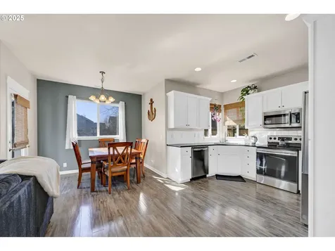 5524 King Arthur Court Eugene OR 97402