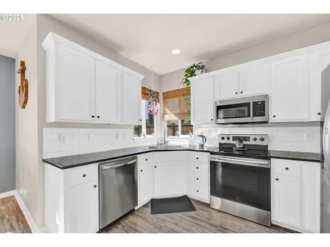 5524 King Arthur Court Eugene OR 97402