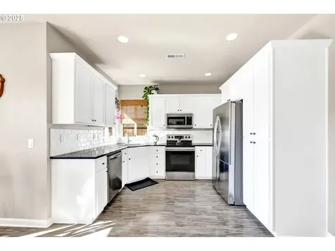 5524 King Arthur Court Eugene OR 97402
