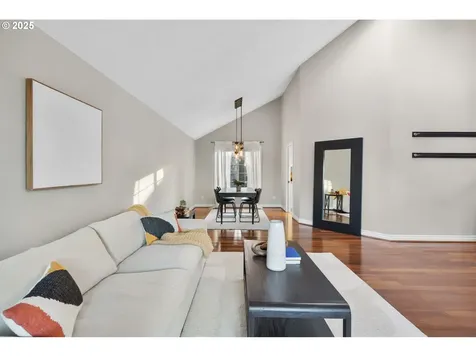 15421 SW Thurston Lane Portland OR 97224