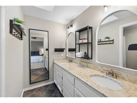 15421 SW Thurston Lane Portland OR 97224
