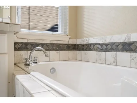2523 NW Marsden Place Portland OR 97229